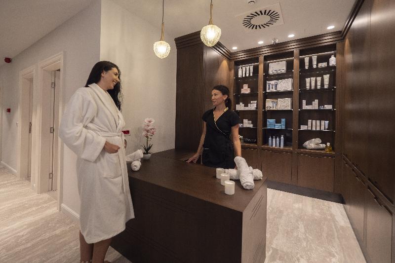 هتل Vivid Blue Serenity Resort