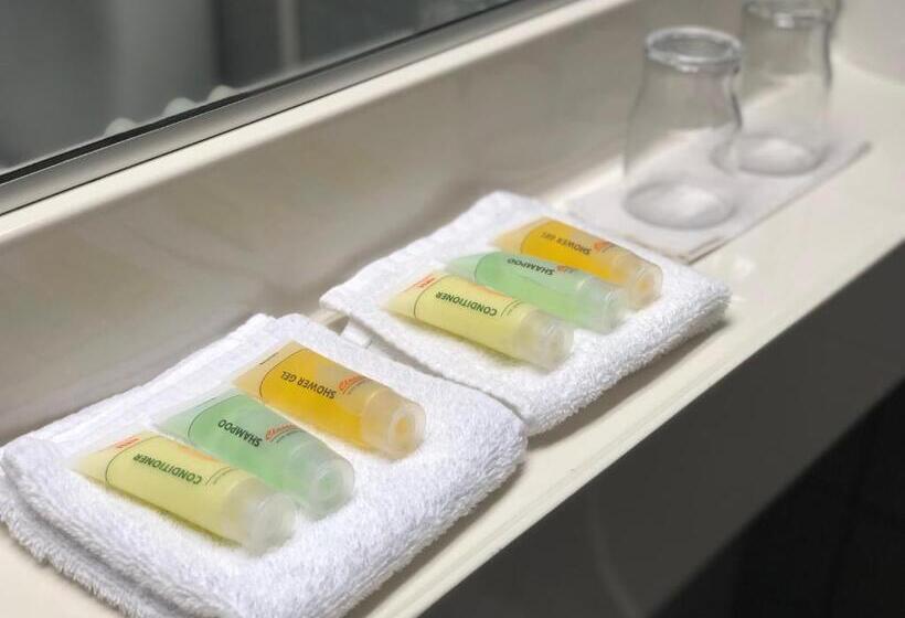 Отель West Side