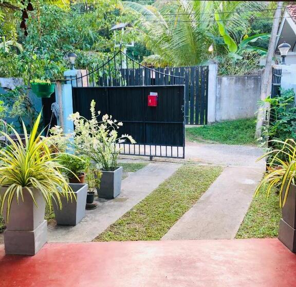 Пансион Villa Jasmine Hikkaduwa