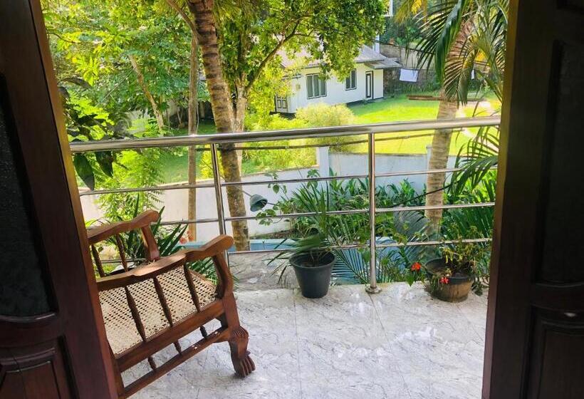 Пансион Villa Jasmine Hikkaduwa