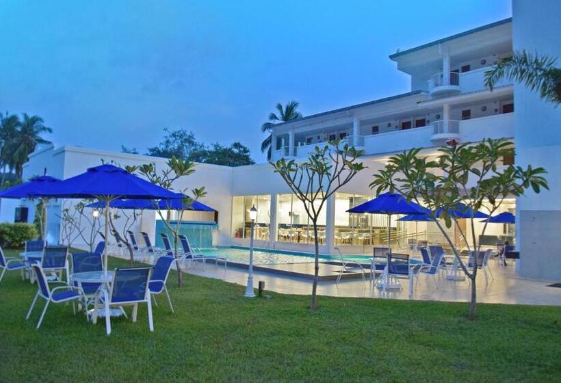 Отель Avi Pangkor Beach Resort