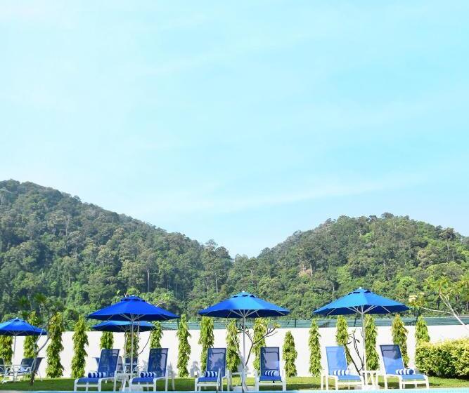 هتل Avi Pangkor Beach Resort