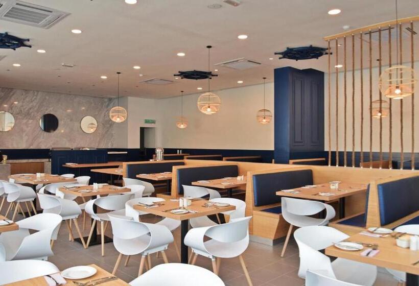 Отель Avi Pangkor Beach Resort