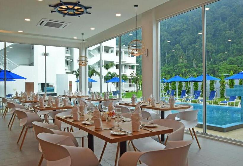 هتل Avi Pangkor Beach Resort