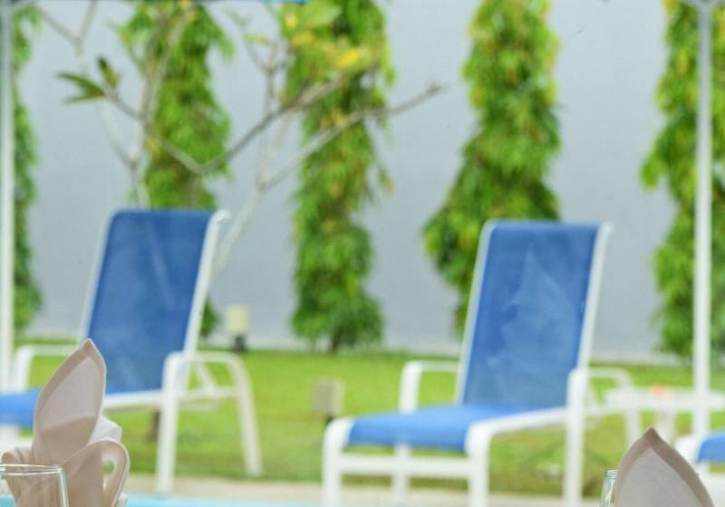 هتل Avi Pangkor Beach Resort