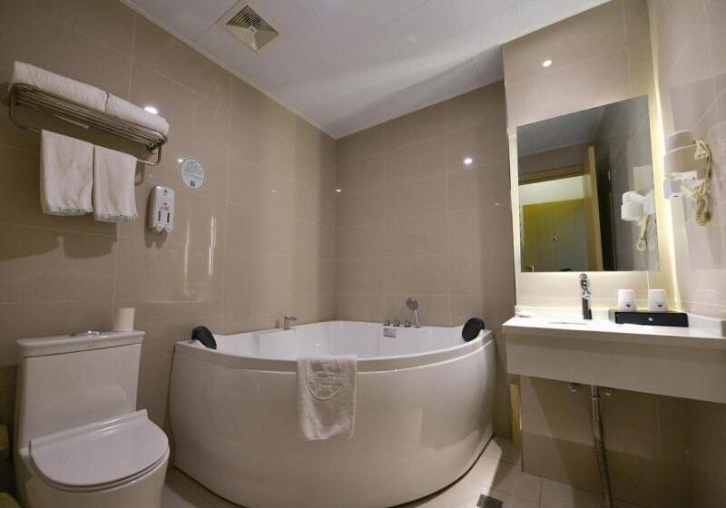 Отель Greentree Inn Dalian Dalian North Railway Station Express