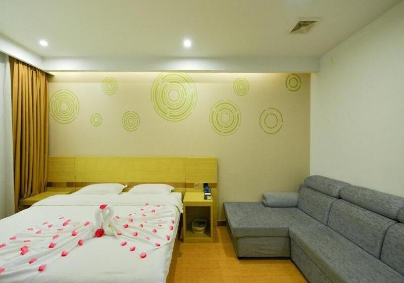 Отель Greentree Inn Dalian Dalian North Railway Station Express