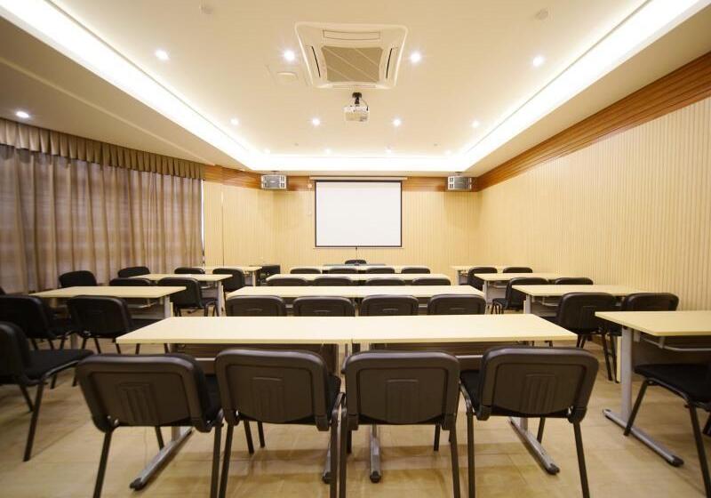 Отель Greentree Inn Shanghaibaoshan District Tieshan Road Youyi Road