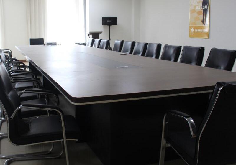 酒店 Greentree Inn Zhenjiang Dagang New District Tonggang Road Butterfly Square