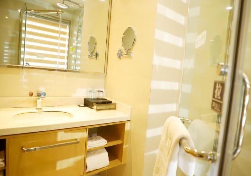 בית מלון כפרי Greentree Inn Zhumadian High Speed Rail Station Square Store