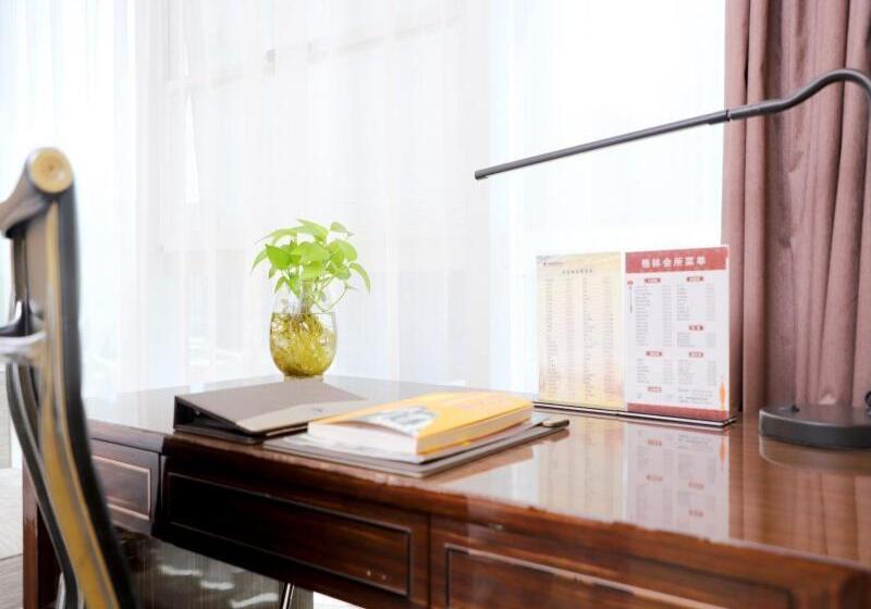 בית מלון כפרי Greentree Inn Zhumadian High Speed Rail Station Square Store