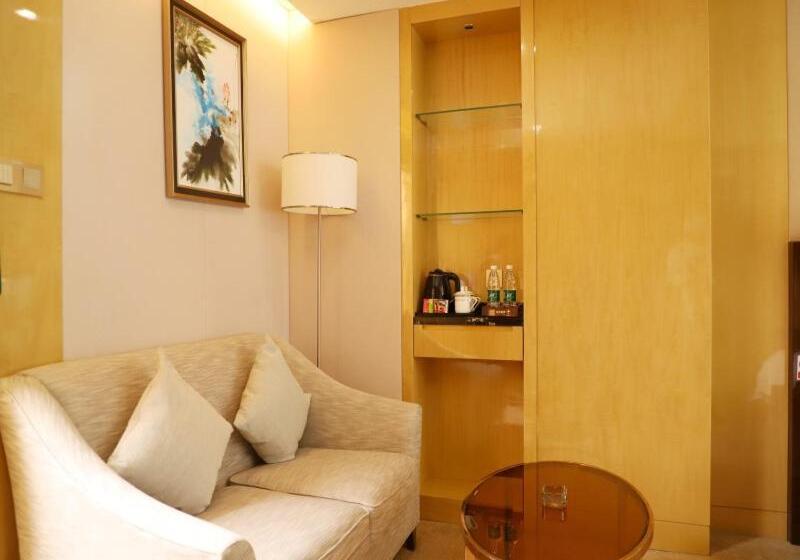 Отель Greentree Inn Zhumadian High Speed Rail Station Square Store