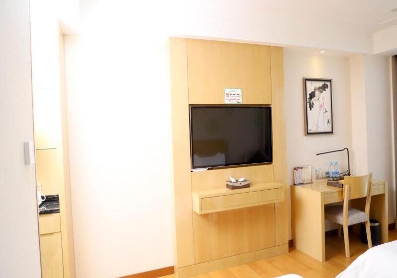 בית מלון כפרי Greentree Inn Zhumadian High Speed Rail Station Square Store