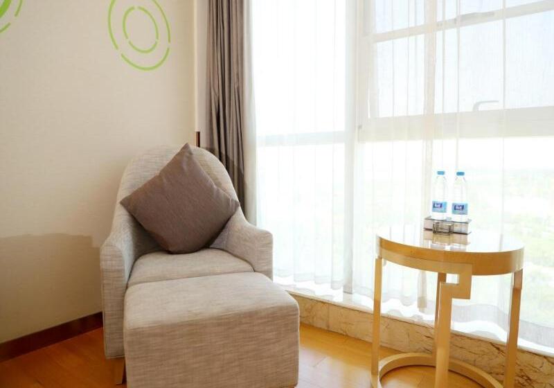 בית מלון כפרי Greentree Inn Zhumadian High Speed Rail Station Square Store