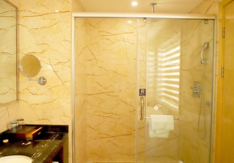 בית מלון כפרי Greentree Inn Zhumadian High Speed Rail Station Square Store