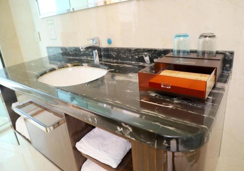 בית מלון כפרי Greentree Inn Zhumadian High Speed Rail Station Square Store