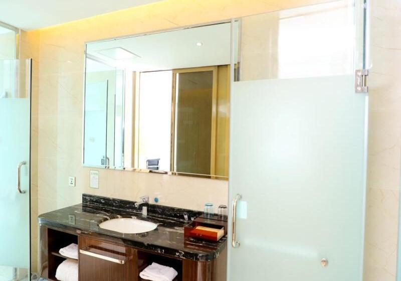 בית מלון כפרי Greentree Inn Zhumadian High Speed Rail Station Square Store