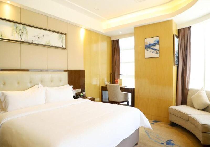 בית מלון כפרי Greentree Inn Zhumadian High Speed Rail Station Square Store