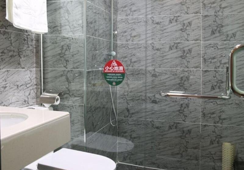 هتل Greentree Wulumuqi Airport