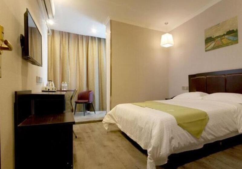 هتل Greentree Wulumuqi Airport