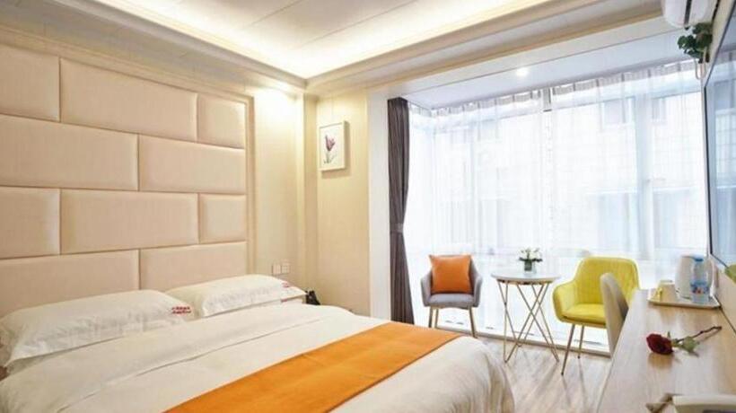 Отель Shell Shanghai Baoshan District  Songbin Road Subway Station