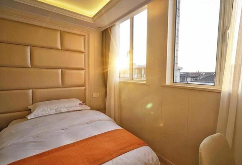 هتل Shell Shanghai Baoshan District  Songbin Road Subway Station