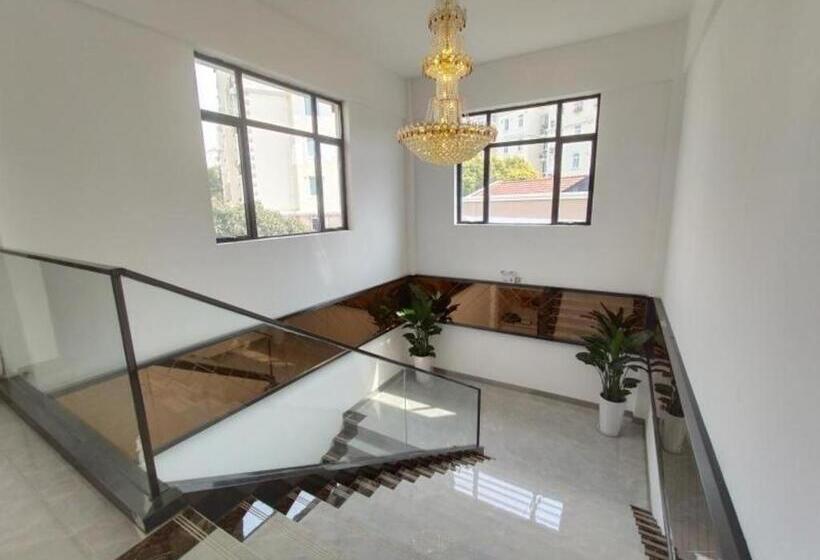 هتل Shell Shanghai Baoshan District  Songbin Road Subway Station