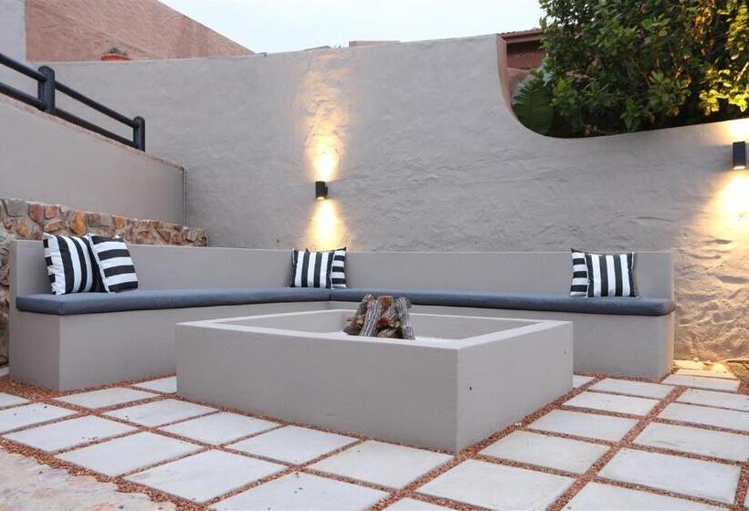 פנסיון The Lookout Guest House