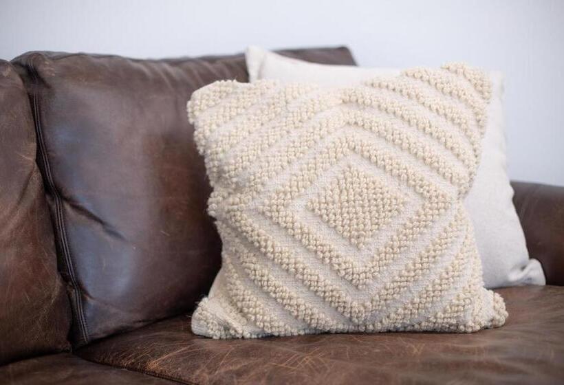 פנסיון The Lookout Guest House