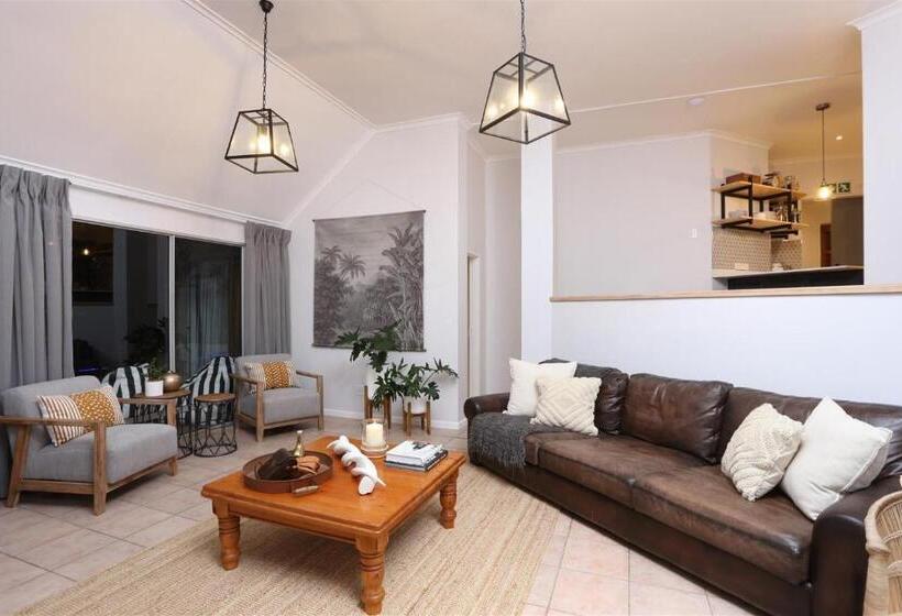 ペンション The Lookout Guest House