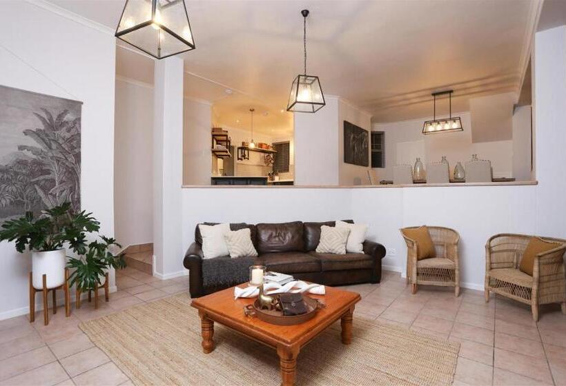 פנסיון The Lookout Guest House