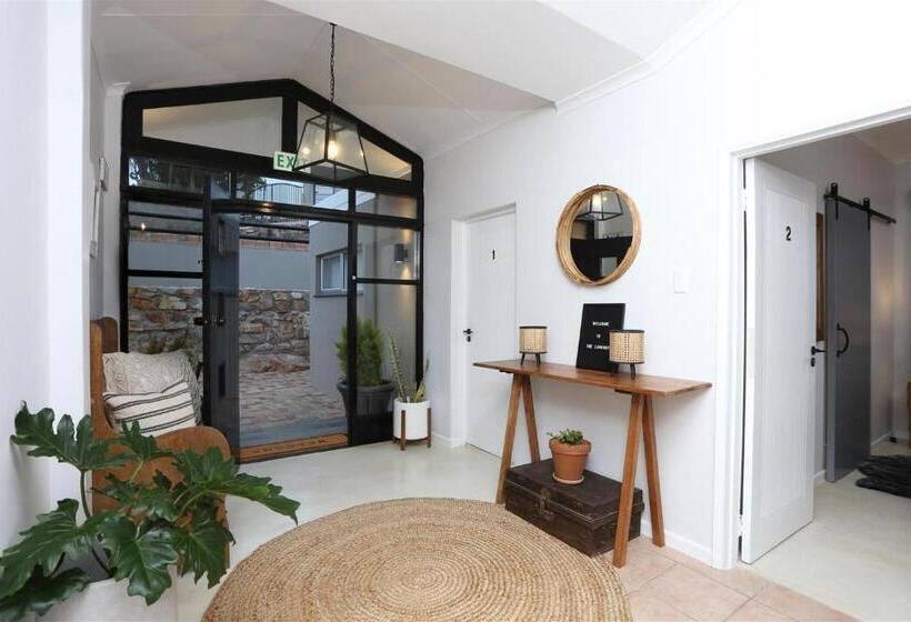 פנסיון The Lookout Guest House