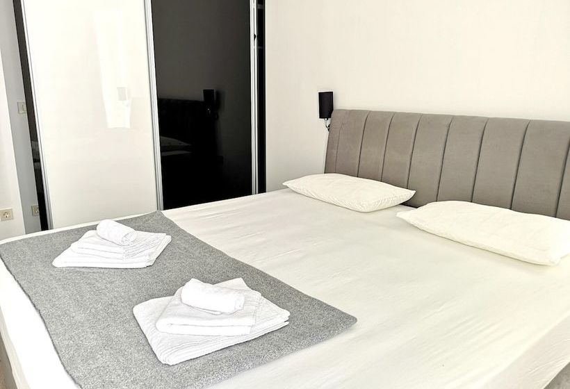 Modern Apartment In Makarska With Sea View