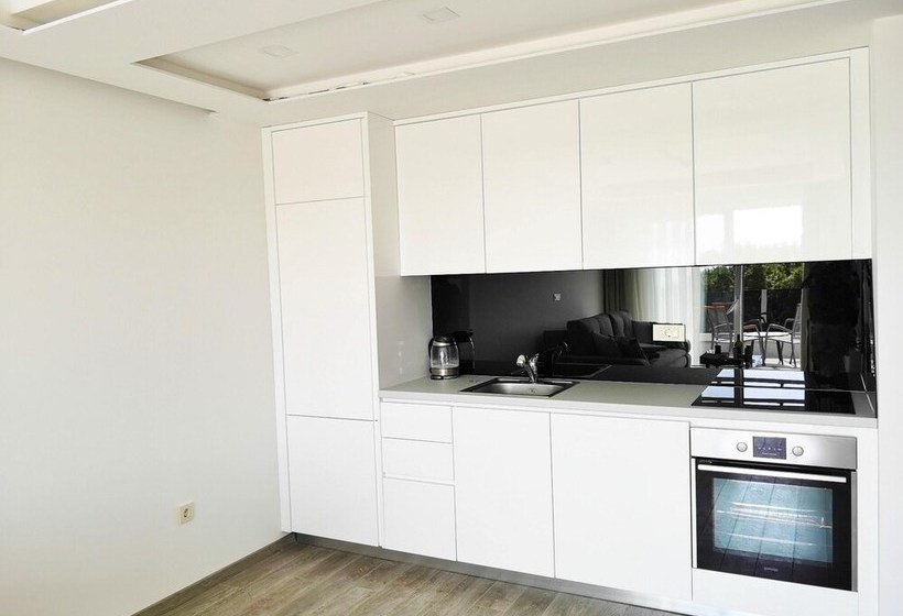 Modern Apartment In Makarska With Sea View