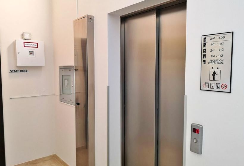 Modern Apartment In Makarska With Sea View