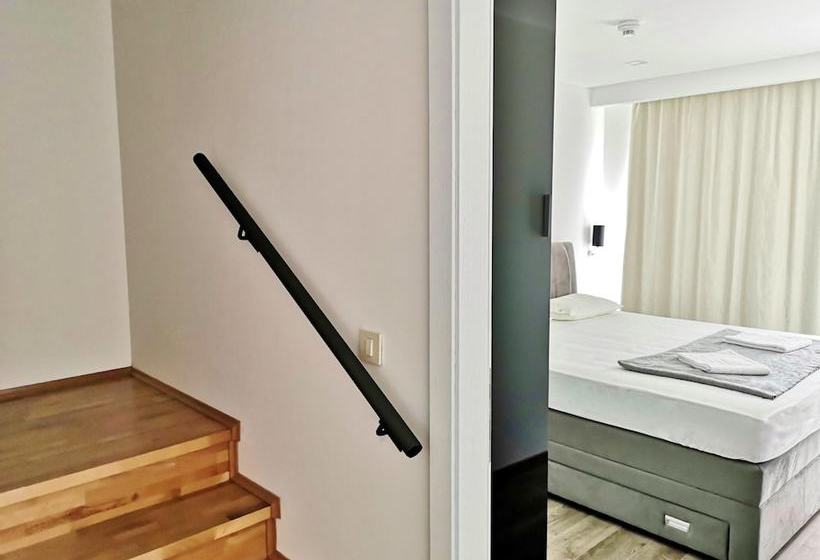 Modern Apartment In Makarska With Sea View