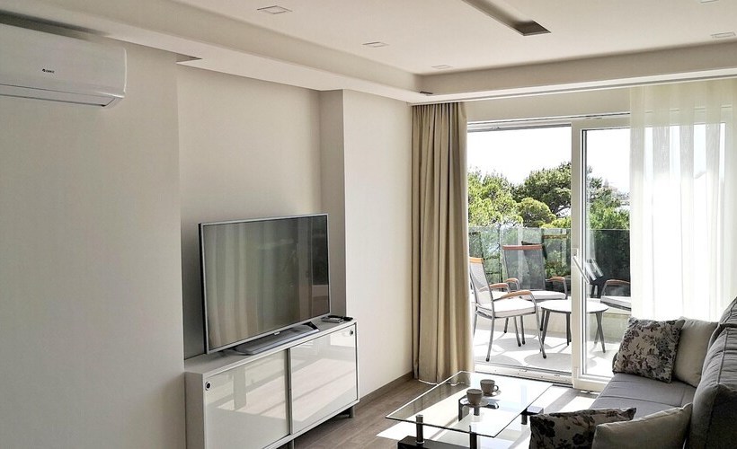 Modern Apartment In Makarska With Sea View