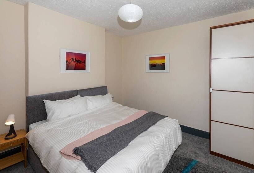 Arthouse Lovely Spacious 5 Bed House