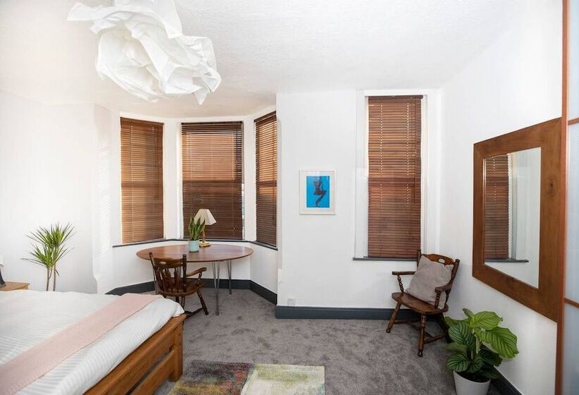 Arthouse Lovely Spacious 5 Bed House