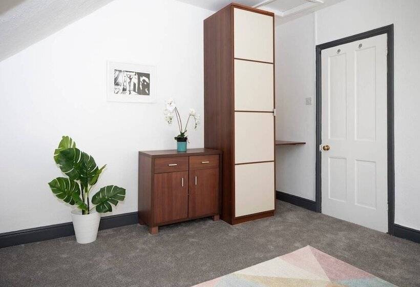 Arthouse Lovely Spacious 5 Bed House