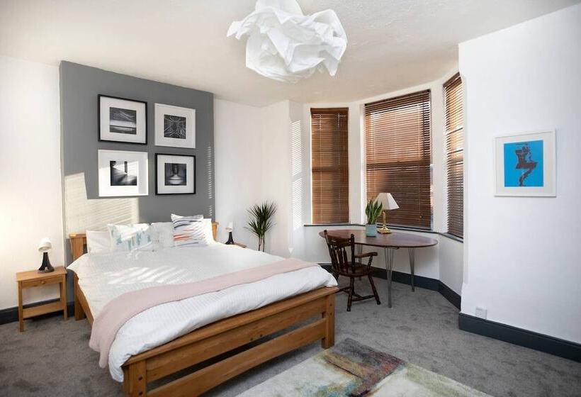 Arthouse Lovely Spacious 5 Bed House