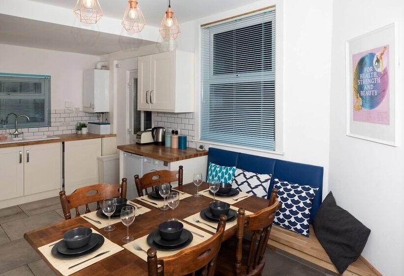 Arthouse Lovely Spacious 5 Bed House