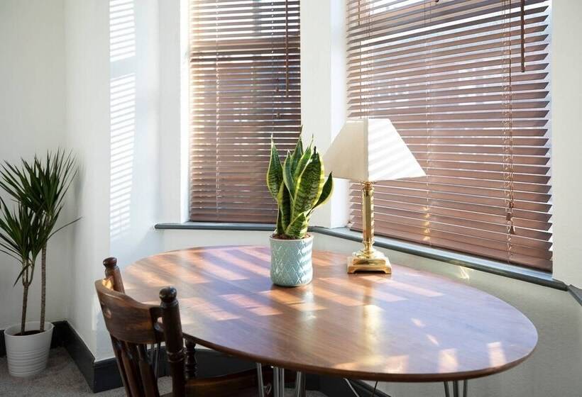 Arthouse Lovely Spacious 5 Bed House