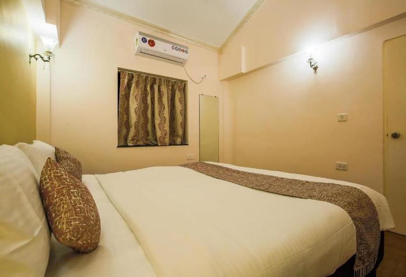 בית מלון כפרי Capital O 22969 The Center Court