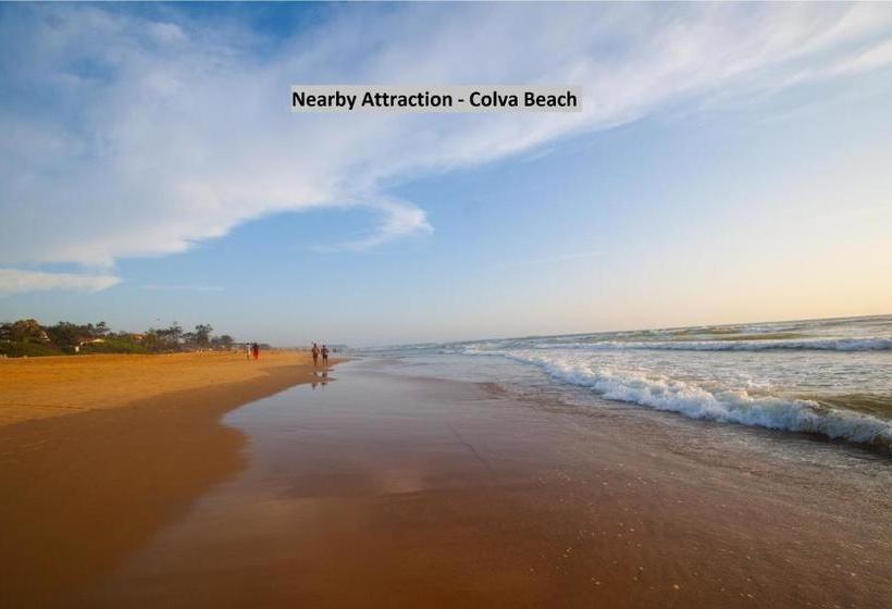 בית מלון כפרי Capital O 22969 The Center Court