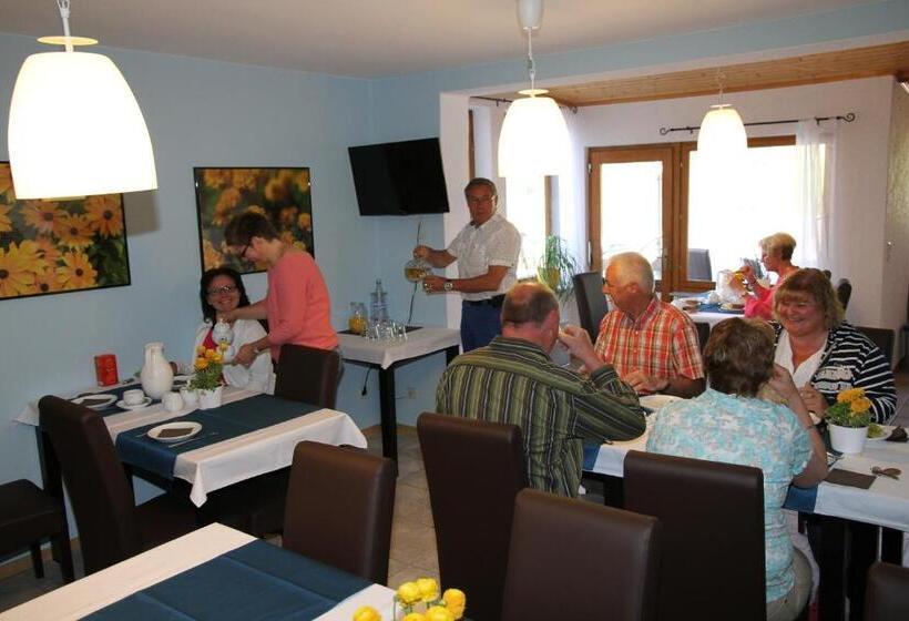 فندق Ferienweingut Serwaziwein