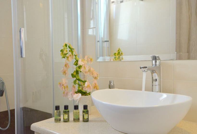 בית מלון כפרי Hawk Stone