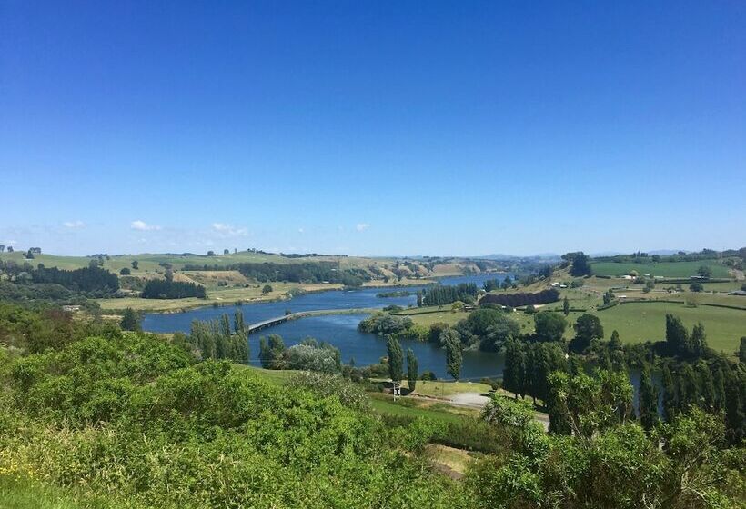 בית מלון כפרי Lake Karapiro Lodge