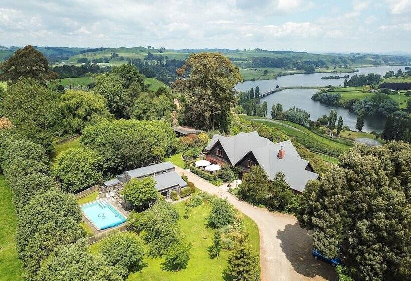 בית מלון כפרי Lake Karapiro Lodge