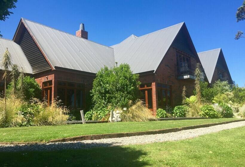 בית מלון כפרי Lake Karapiro Lodge